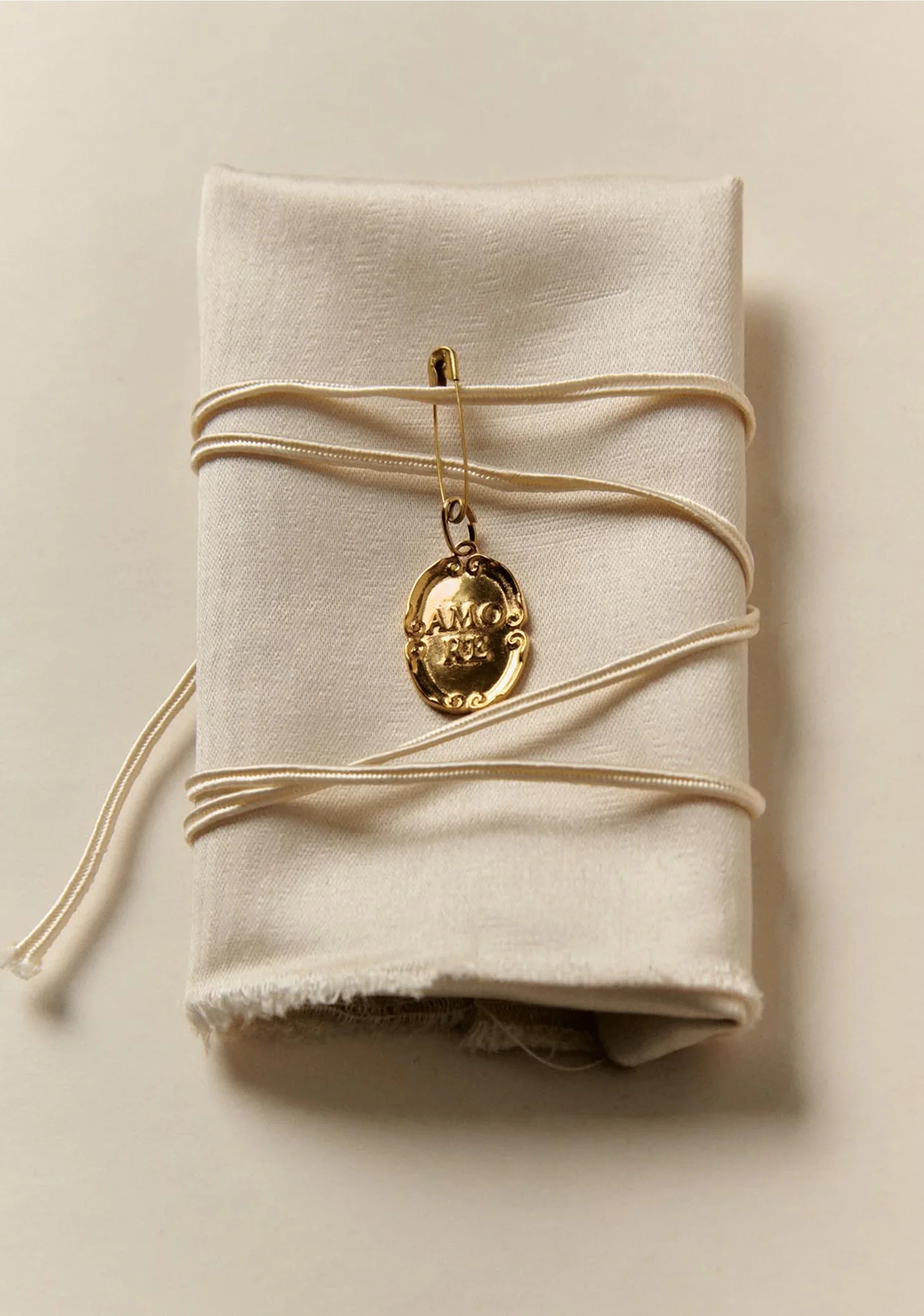 Amore Charm Necklace_Gold - Image 3
