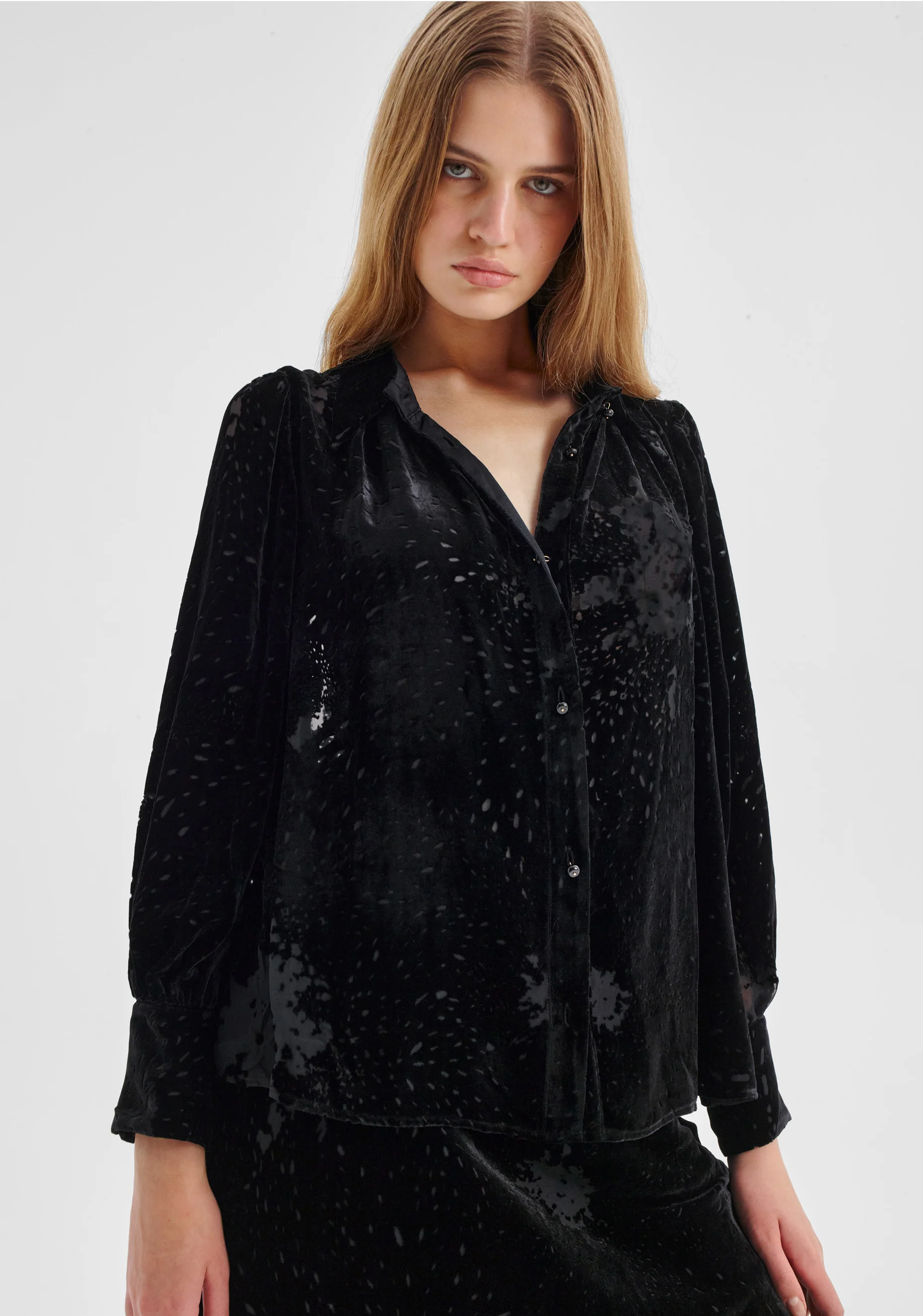 Aurora Velvet Blouse_Black - Image 2
