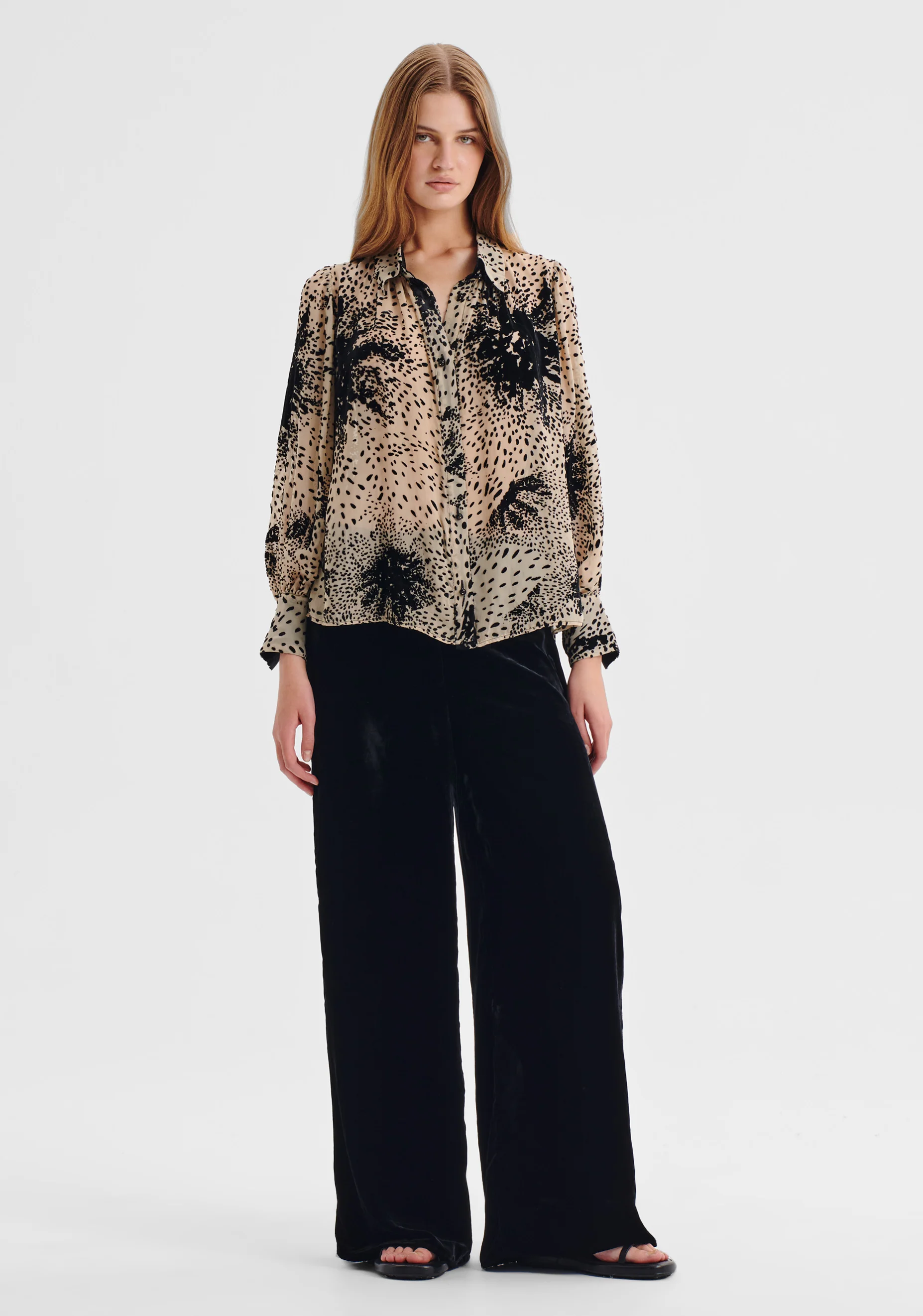 Aurora Velvet Blouse_Ecru - Image 4