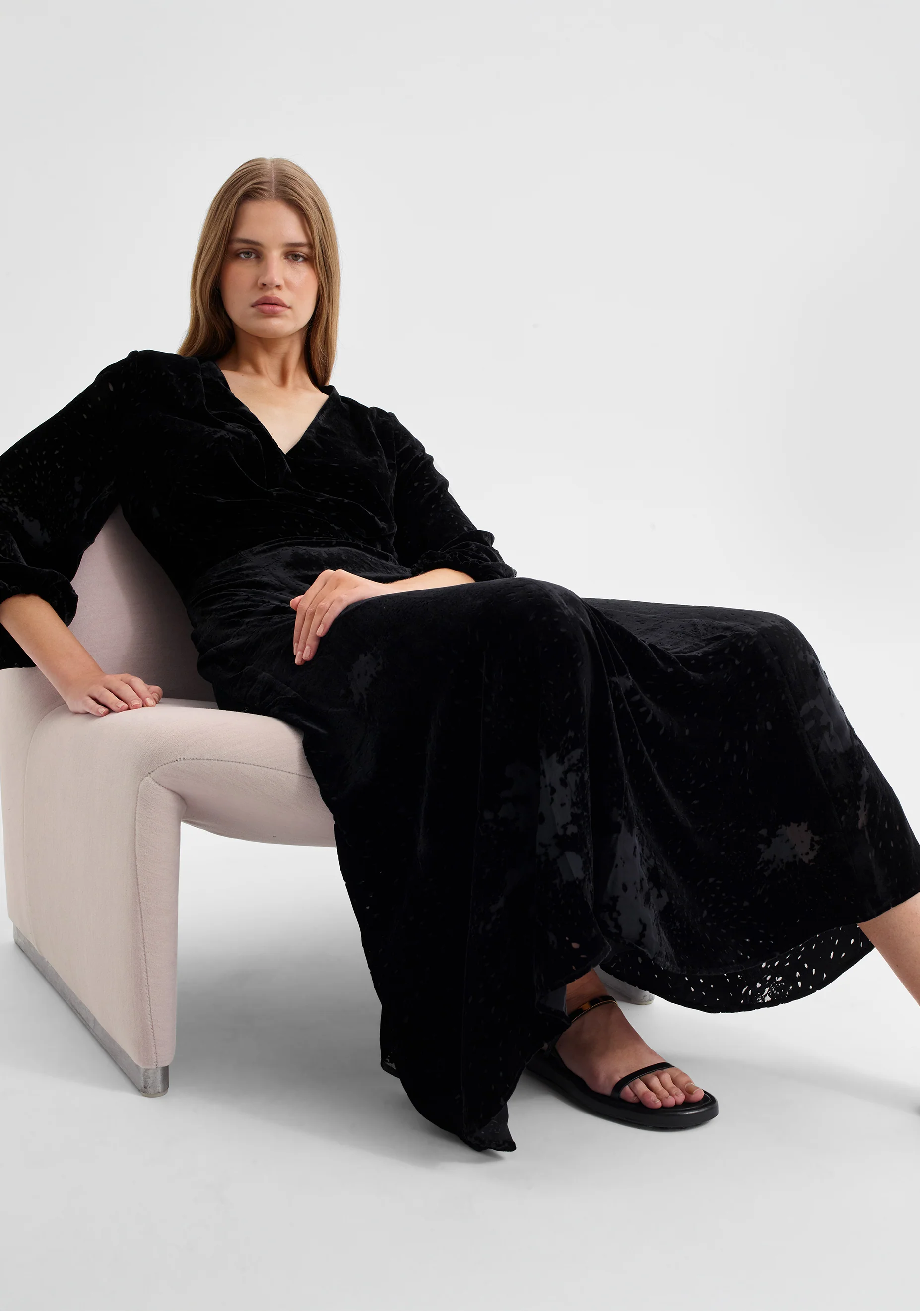 Aurora Velvet V-Neck Dress_Black - Image 2