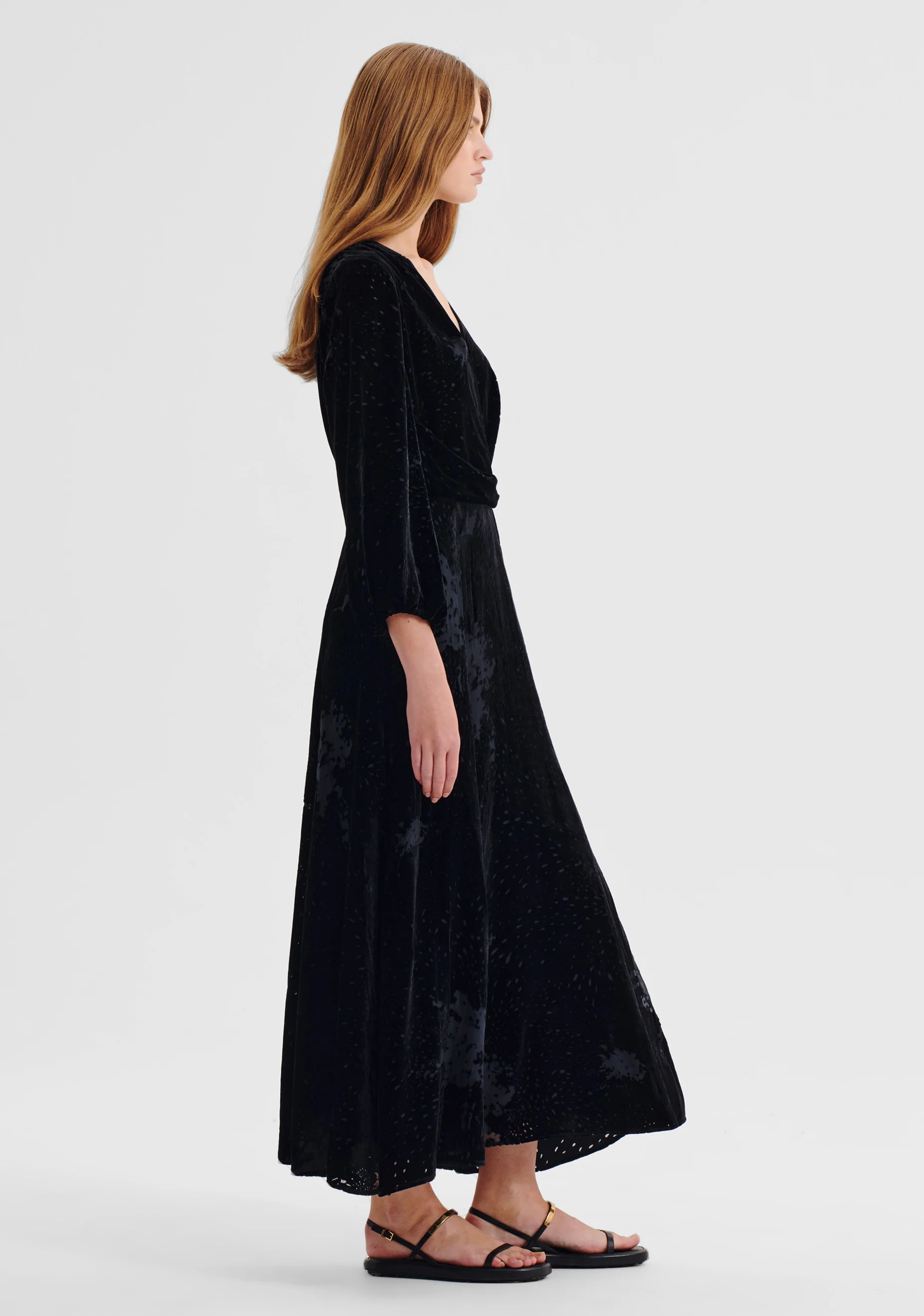Aurora Velvet V-Neck Dress_Black - Image 4
