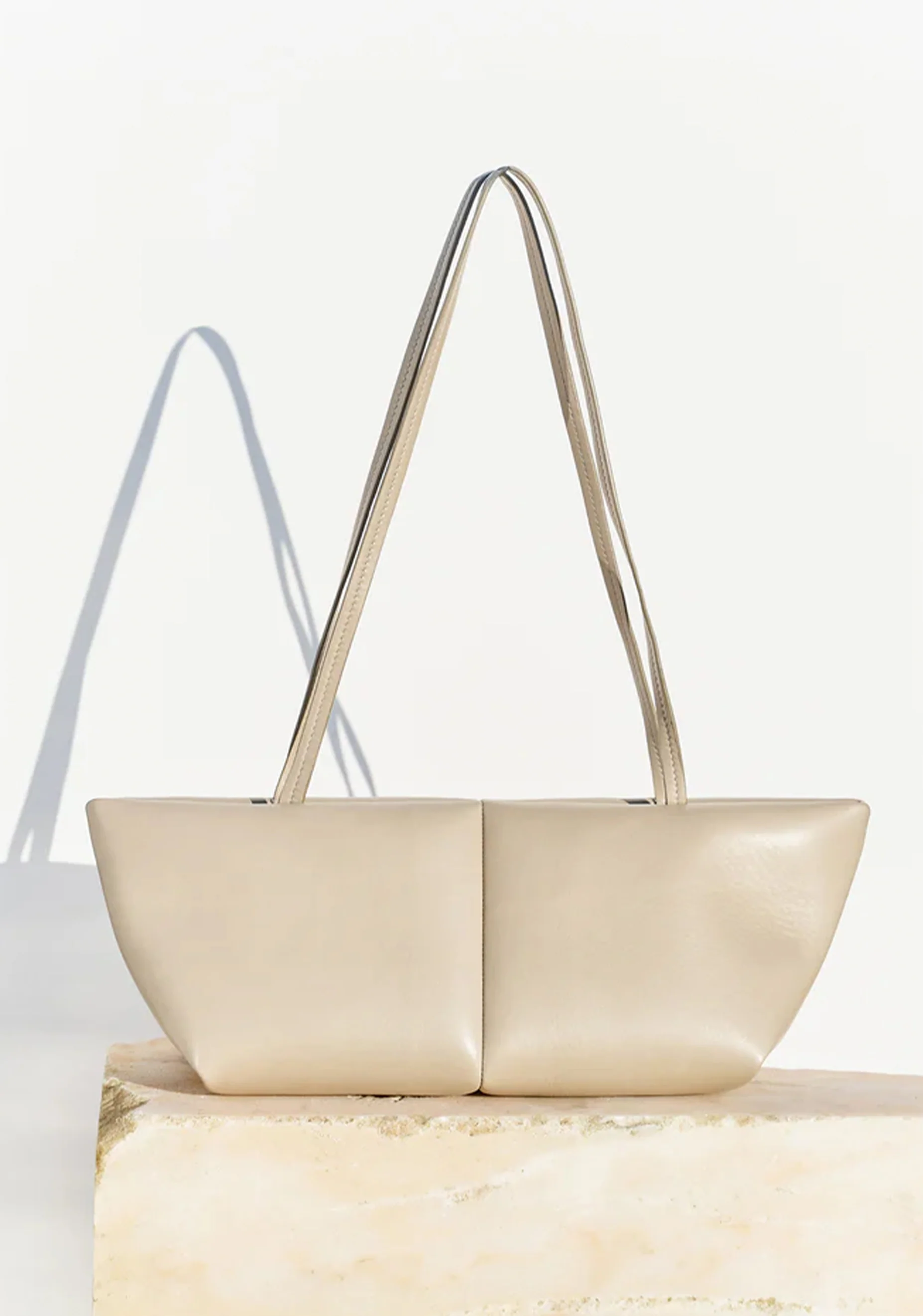 Boulevard Sling Leather Bag_Cream - Image 3