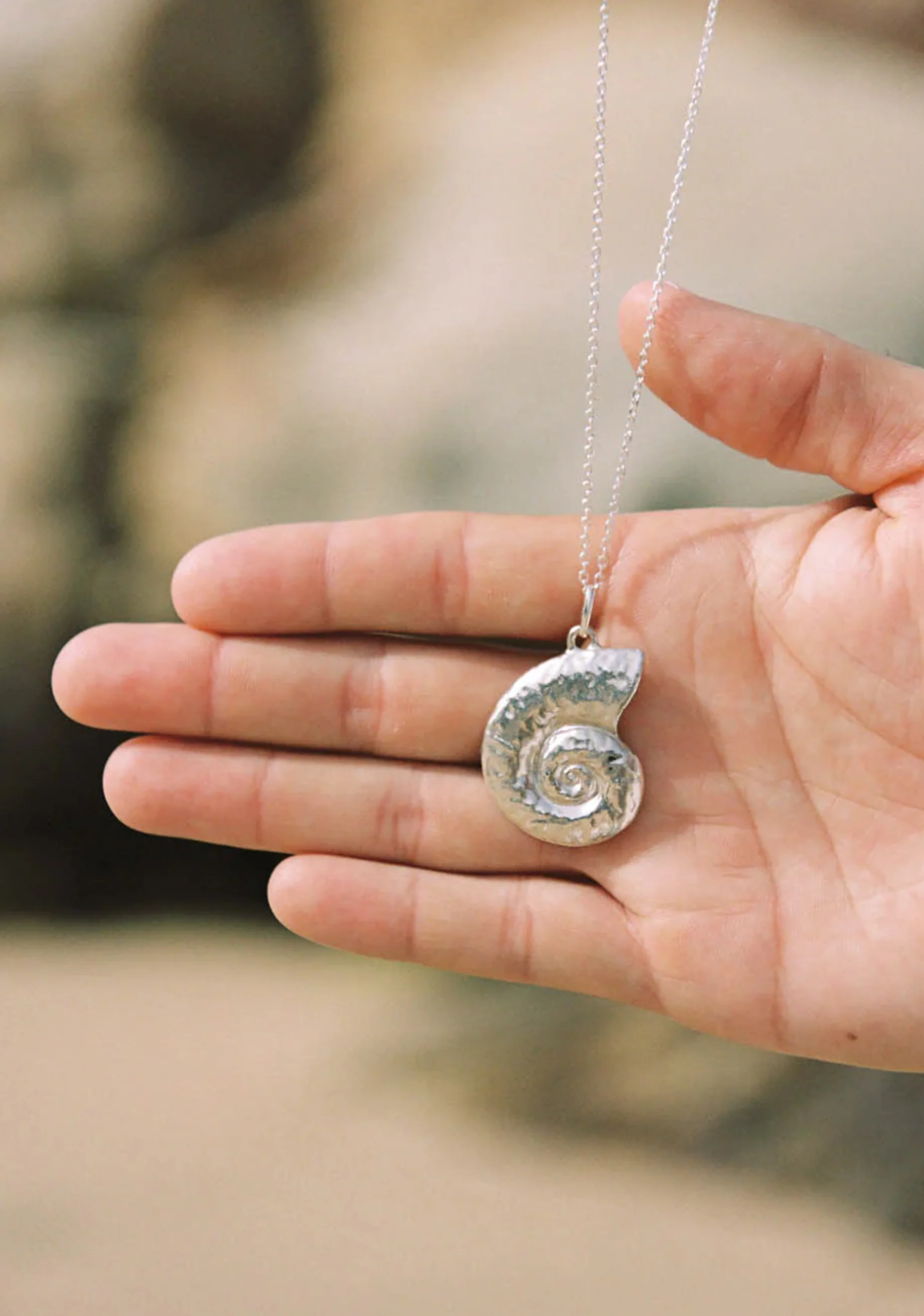 Caracola Charm Necklace_Silver - Image 3