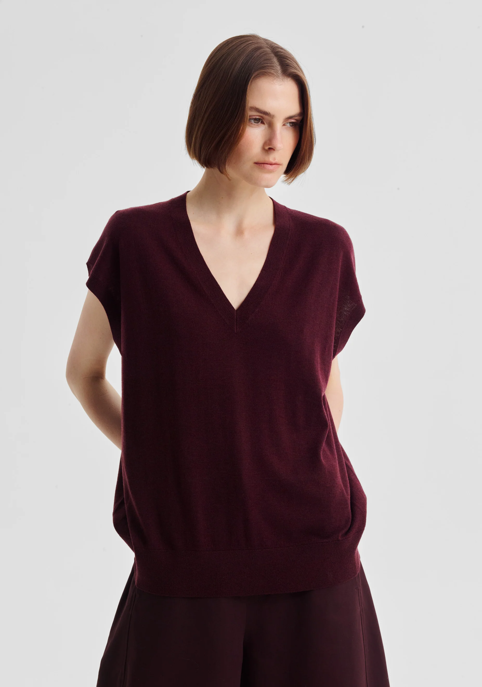 Oxford Merino Knit Vest_Pinot - Image 2