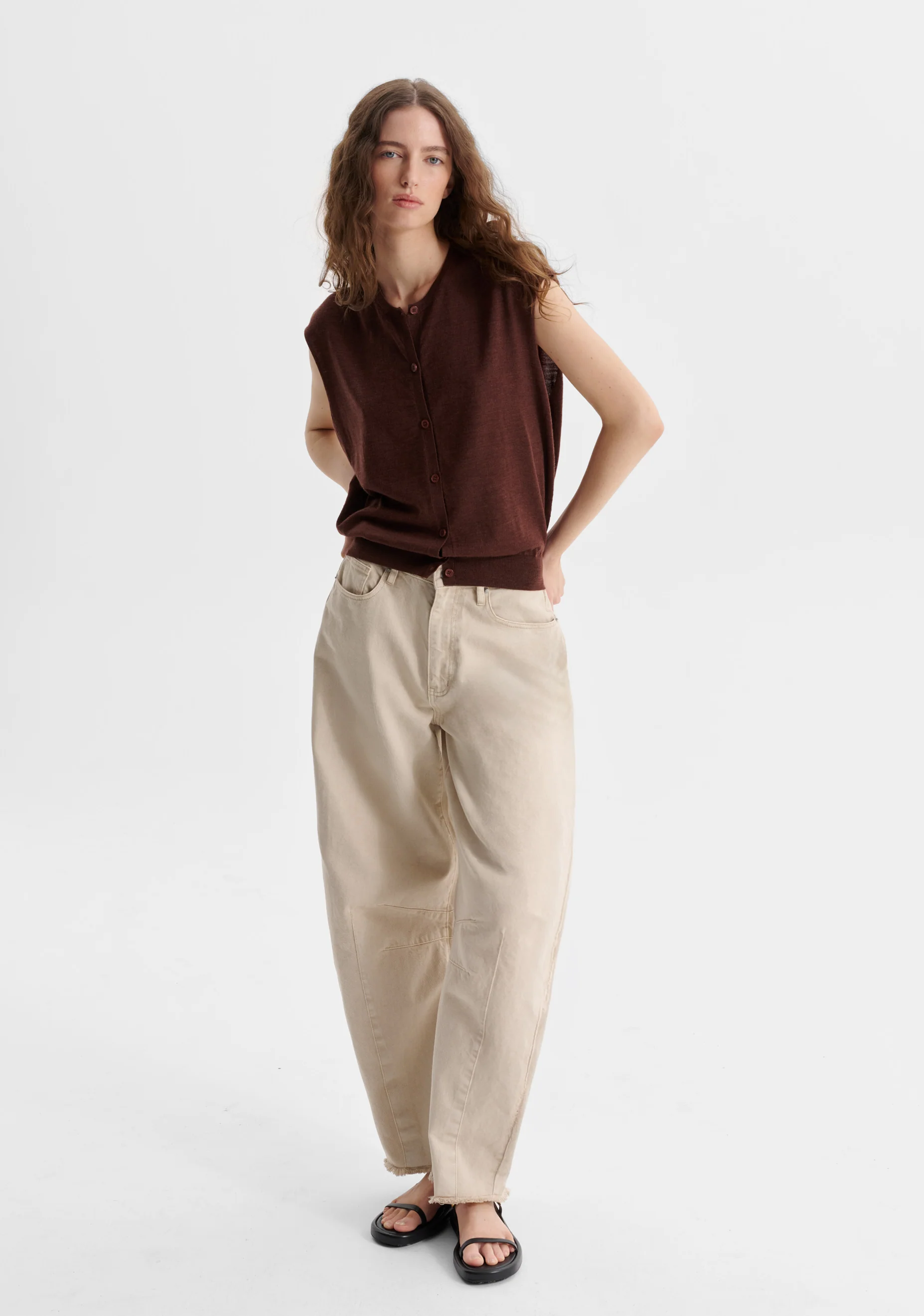 River Knit Button Vest_Toffee - Image 2